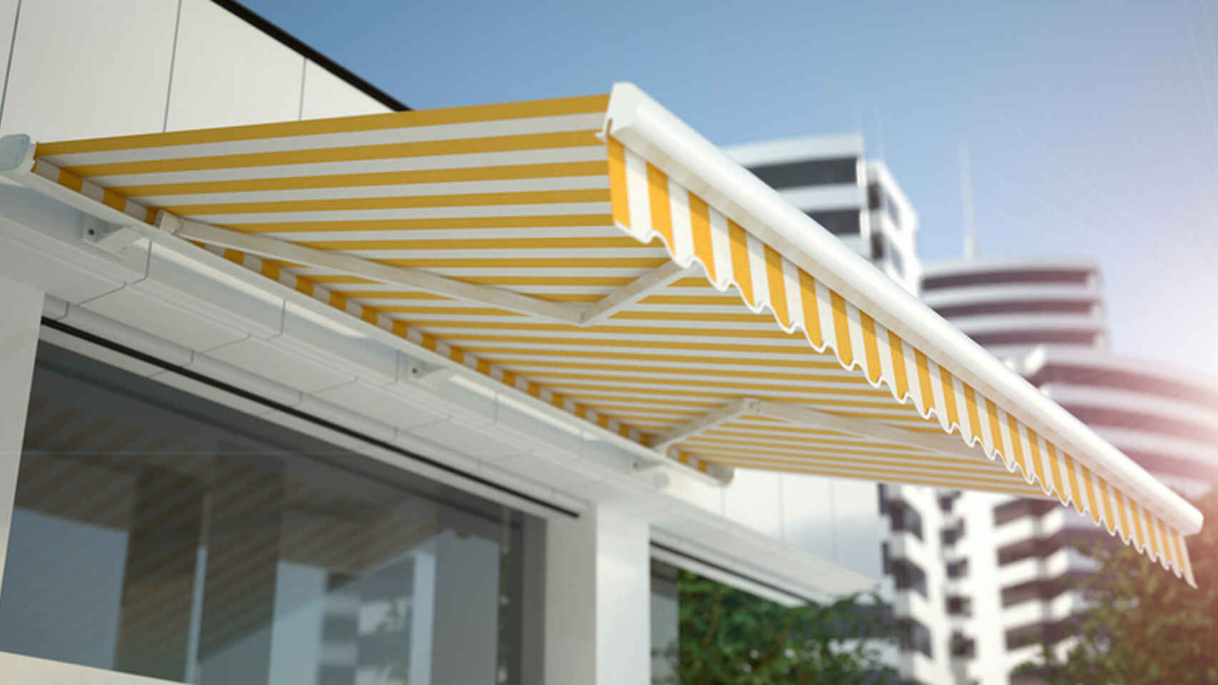 Comparte Óscar Reynoso ventajas de usar toldos