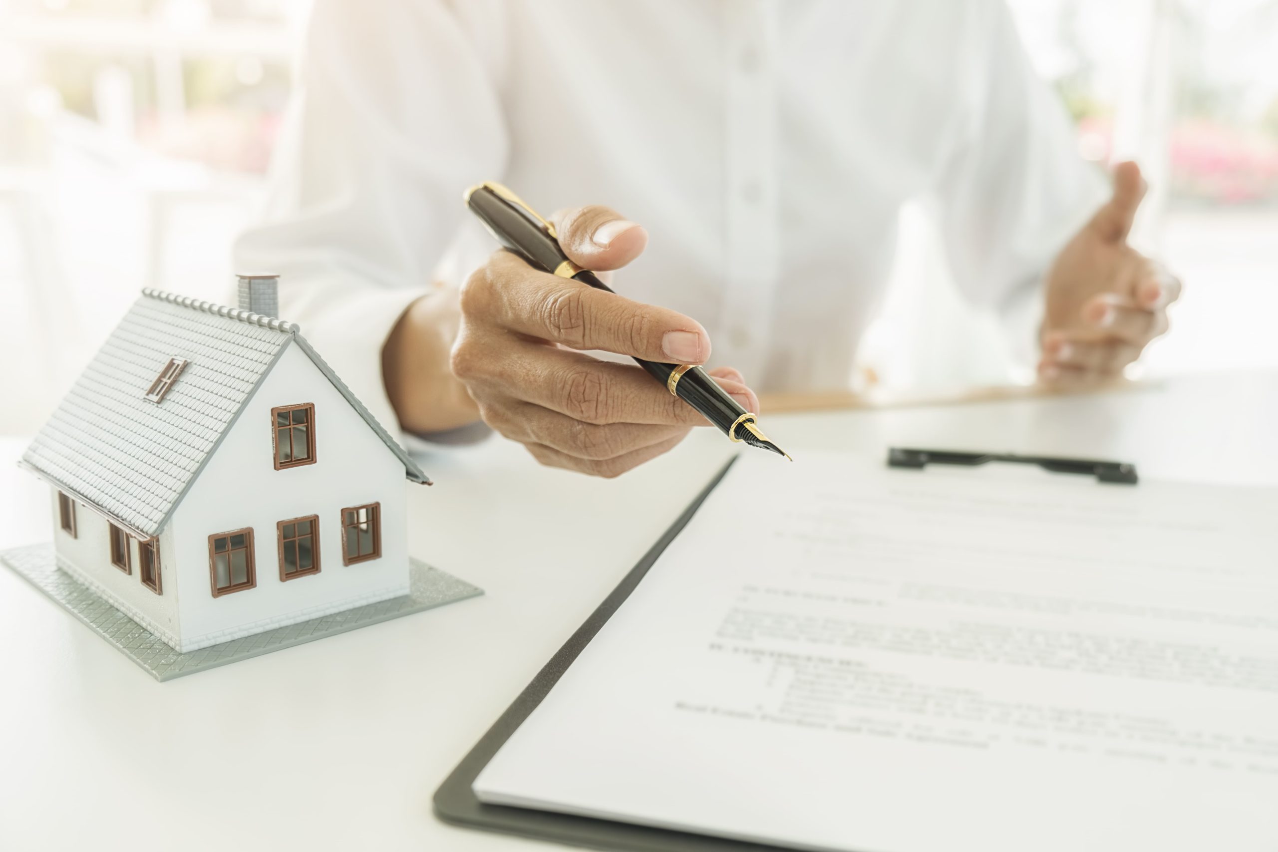 ¿Qué son y cuánto cuestan las escrituras de una casa? Óscar Reynoso lo explica